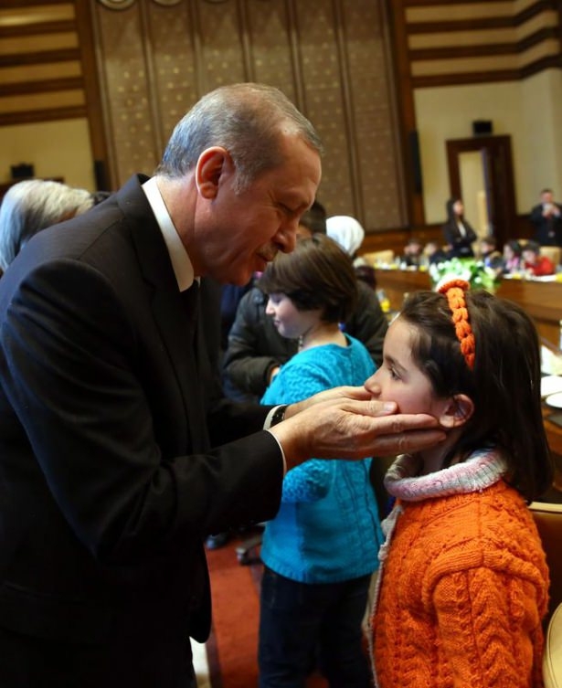 Erdoğan çocukları makamında kabul etti 7