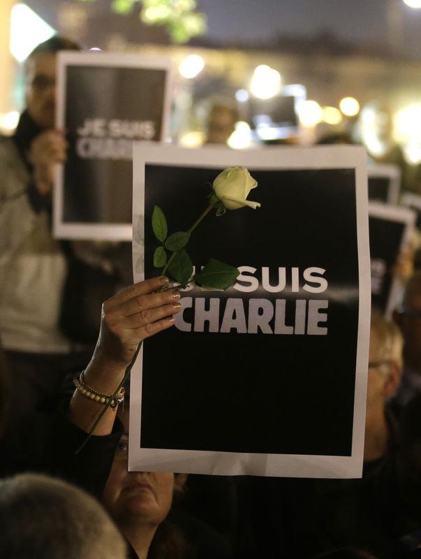 Fransa ayaklandı! Binlerce kişi oraya akın etti 17