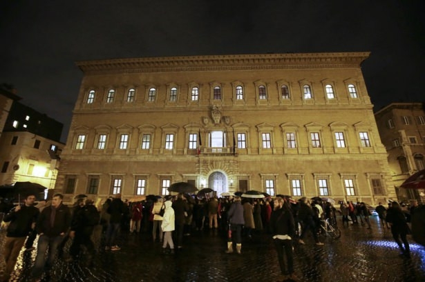 Fransa ayaklandı! Binlerce kişi oraya akın etti 18