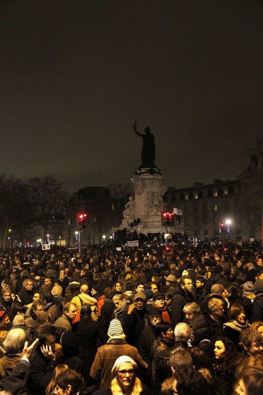 Fransa ayaklandı! Binlerce kişi oraya akın etti 19