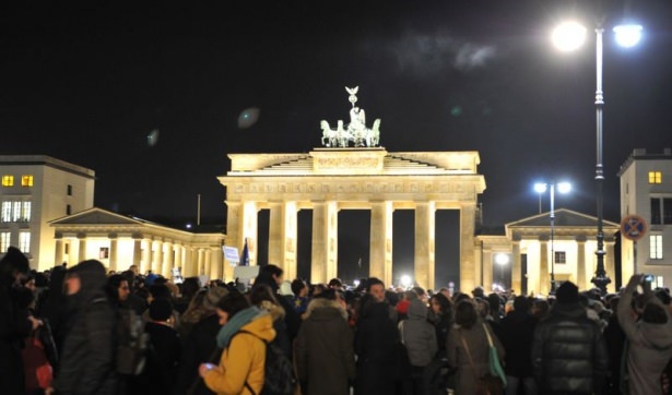 Fransa ayaklandı! Binlerce kişi oraya akın etti 20