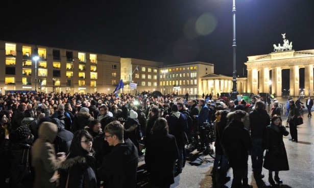 Fransa ayaklandı! Binlerce kişi oraya akın etti 21