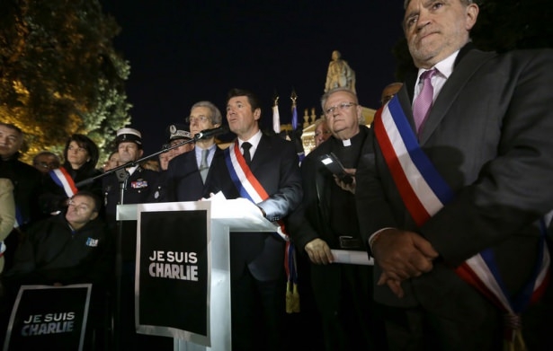 Fransa ayaklandı! Binlerce kişi oraya akın etti 23