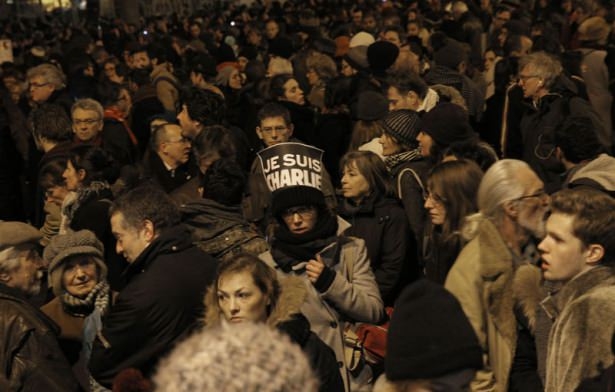 Fransa ayaklandı! Binlerce kişi oraya akın etti 8