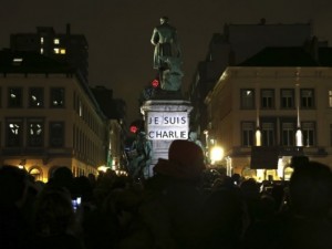 Fransa ayaklandı! Binlerce kişi oraya akın etti