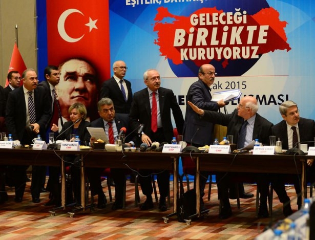 Kılıçdaroğlu'na ayakkabılı protesto 4