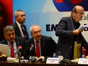 Kılıçdaroğlu'na ayakkabılı protesto