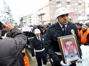 Şehit polis son yolculuğuna uğurlandı
