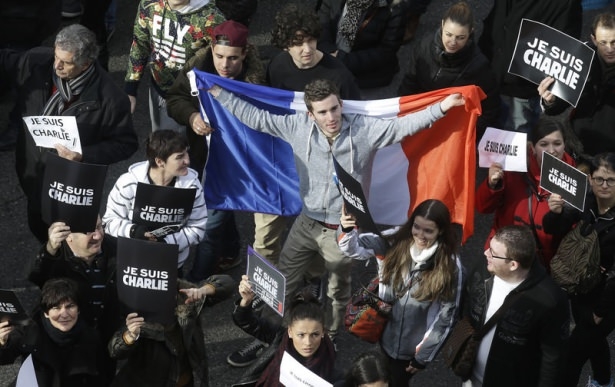Fransa'da yüz binler sokaklarda 11