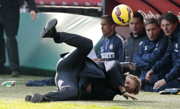 Marco Andreolli, Mancini'yi yere serdi 2