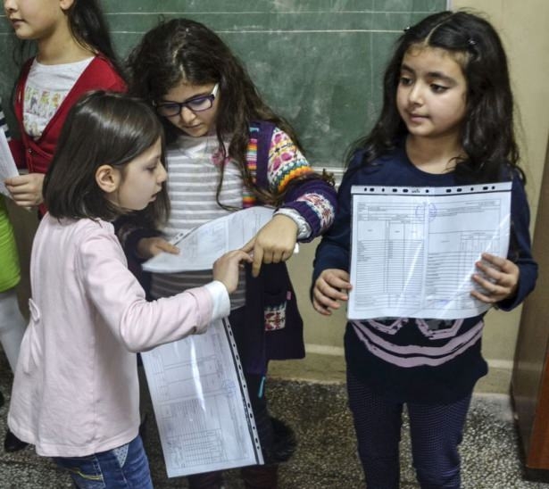 Diriliş Ertuğrul ekibi karne dağıttı 10