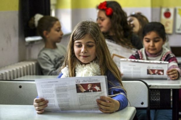 Diriliş Ertuğrul ekibi karne dağıttı 12