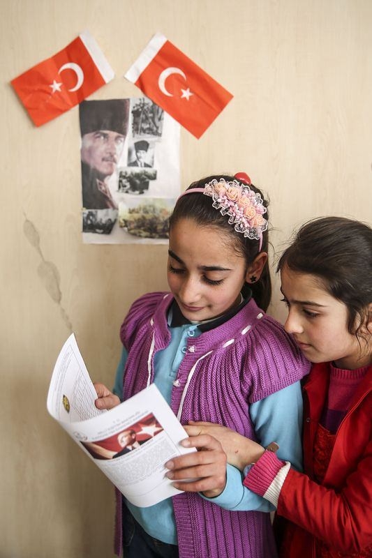 Diriliş Ertuğrul ekibi karne dağıttı 19