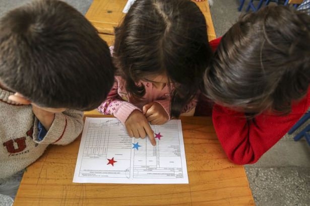 Diriliş Ertuğrul ekibi karne dağıttı 20