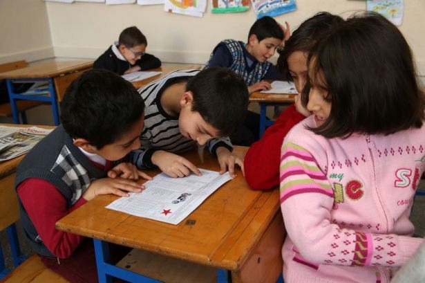 Diriliş Ertuğrul ekibi karne dağıttı 21