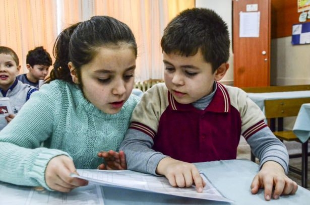 Diriliş Ertuğrul ekibi karne dağıttı 25