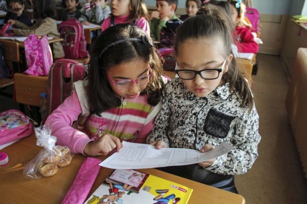 Diriliş Ertuğrul ekibi karne dağıttı 26