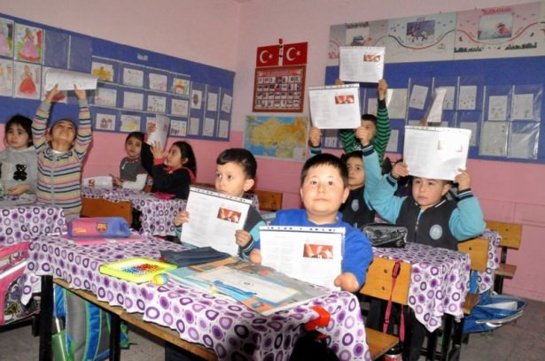 Diriliş Ertuğrul ekibi karne dağıttı 27