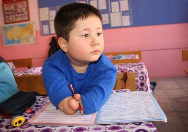 Diriliş Ertuğrul ekibi karne dağıttı 28