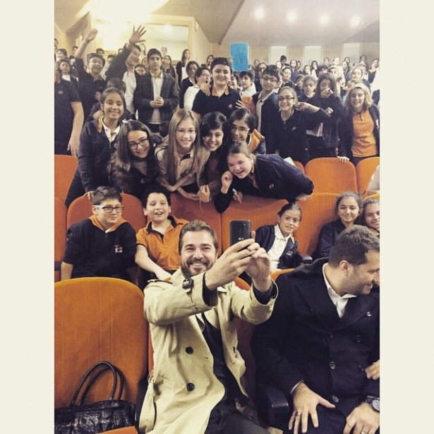 Diriliş Ertuğrul ekibi karne dağıttı 3