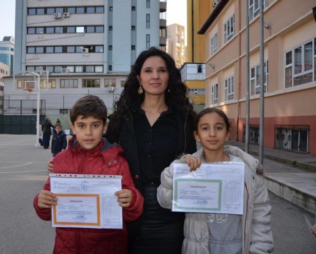 Diriliş Ertuğrul ekibi karne dağıttı 48