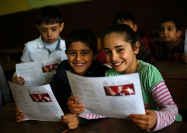 Diriliş Ertuğrul ekibi karne dağıttı 52