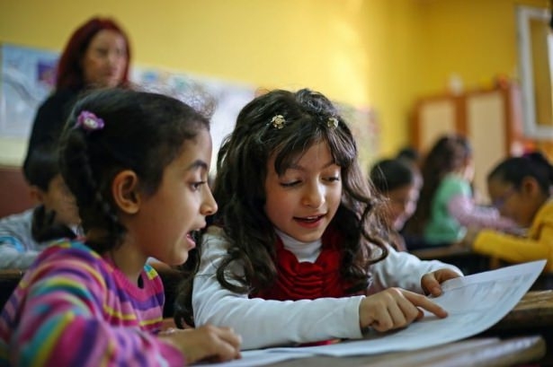 Diriliş Ertuğrul ekibi karne dağıttı 58