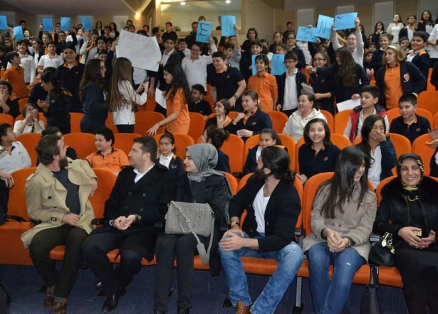 Diriliş Ertuğrul ekibi karne dağıttı 6