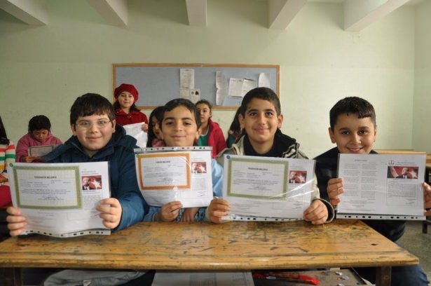 Diriliş Ertuğrul ekibi karne dağıttı 62