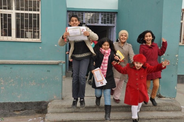 Diriliş Ertuğrul ekibi karne dağıttı 63