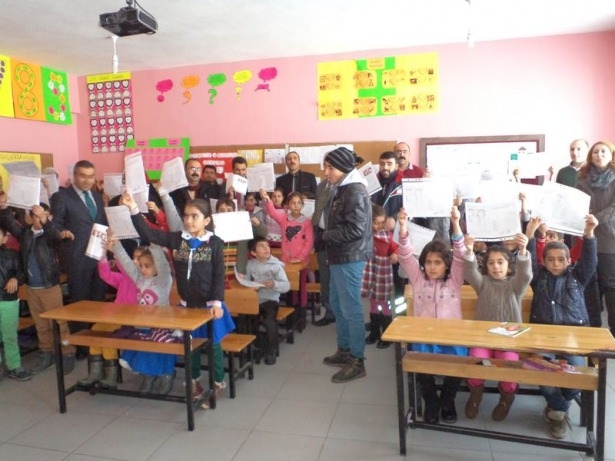 Diriliş Ertuğrul ekibi karne dağıttı 68