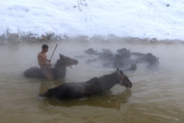 Dondurucu soğukta kaplıca keyfi 1