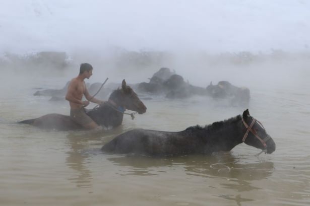 Dondurucu soğukta kaplıca keyfi 7