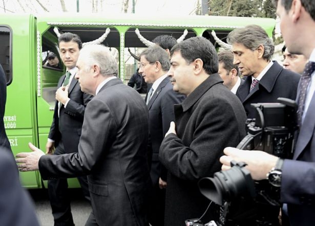 Davutoğlu, Ustaosmanoğlu'nun cenazesinde 1