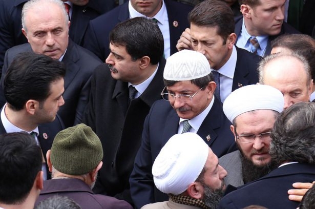 Davutoğlu, Ustaosmanoğlu'nun cenazesinde 10