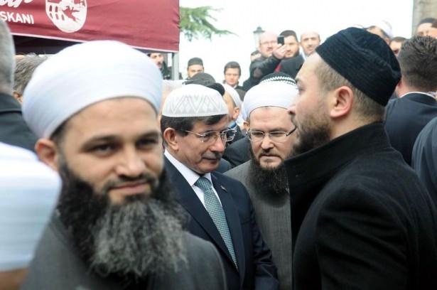 Davutoğlu, Ustaosmanoğlu'nun cenazesinde 11