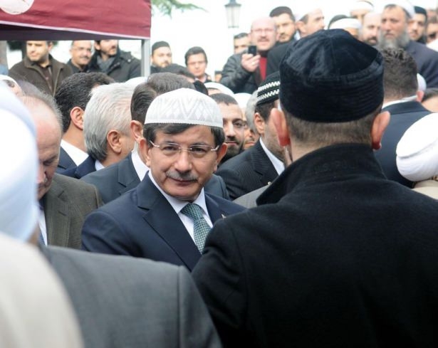 Davutoğlu, Ustaosmanoğlu'nun cenazesinde 12