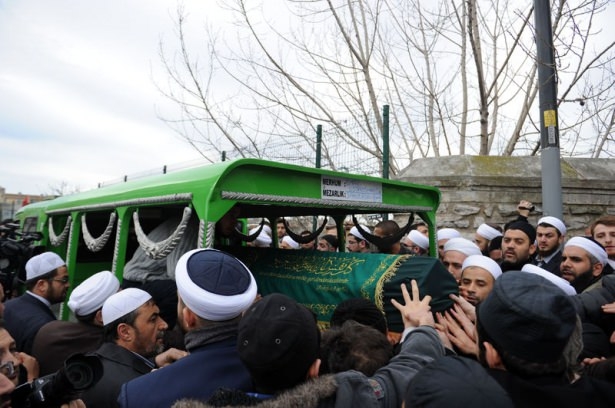 Davutoğlu, Ustaosmanoğlu'nun cenazesinde 15