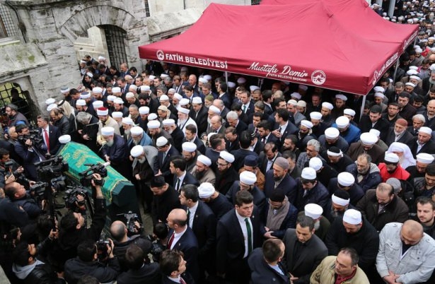 Davutoğlu, Ustaosmanoğlu'nun cenazesinde 2