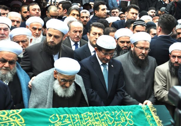 Davutoğlu, Ustaosmanoğlu'nun cenazesinde 5