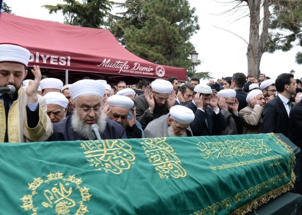 Davutoğlu, Ustaosmanoğlu'nun cenazesinde 7