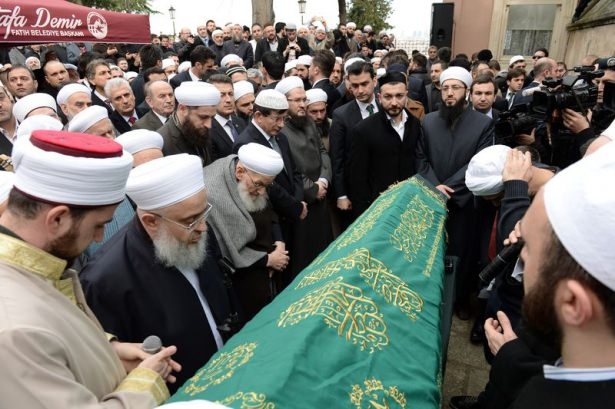 Davutoğlu, Ustaosmanoğlu'nun cenazesinde 8