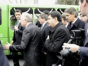 Davutoğlu, Ustaosmanoğlu'nun cenazesinde