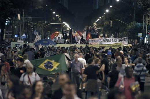 Brezilya'da öğretmen protestosu olaylı geçti 17