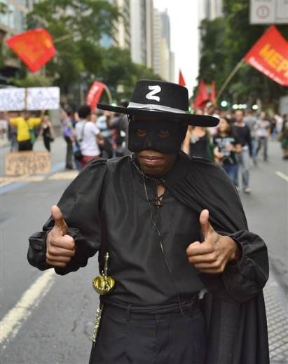 Brezilya'da öğretmen protestosu olaylı geçti 6
