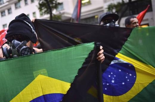 Brezilya'da öğretmen protestosu olaylı geçti 7