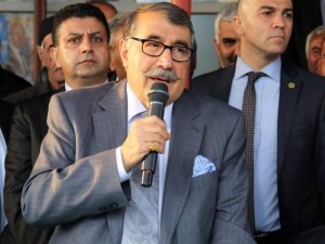 Hangi siyasetçi kaç yaşında?