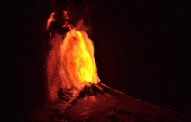 Şili'de volkan patladı 3