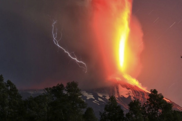 Şili'de volkan patladı 6