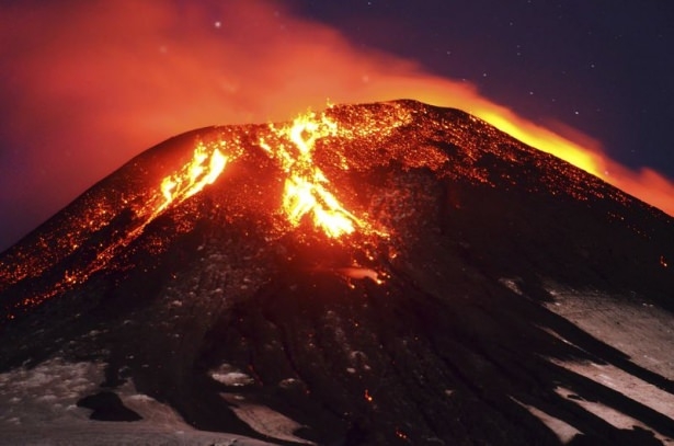 Şili'de volkan patladı 9